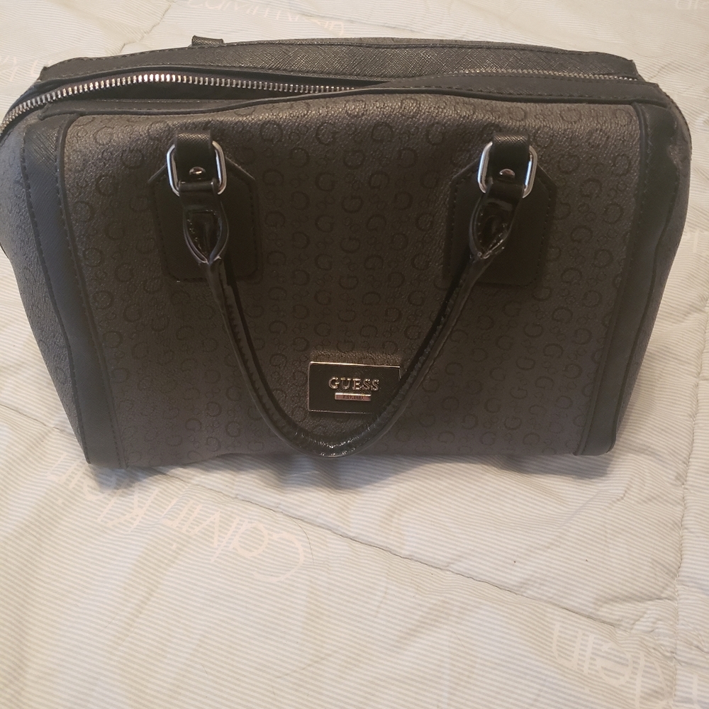 Guess 👜